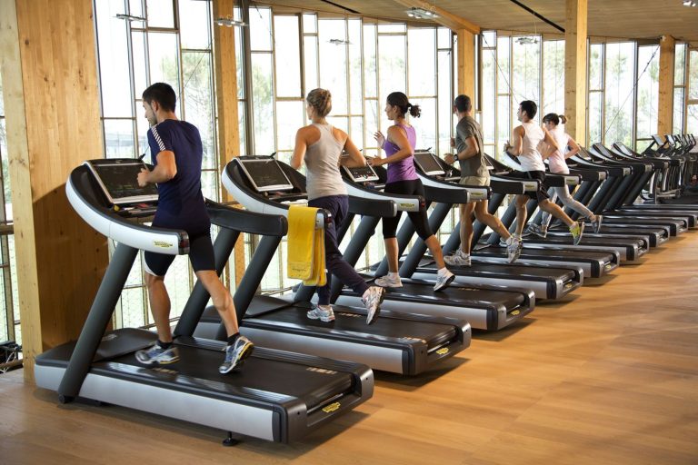 Oggi riaprono le palestre con rigide misure di sicurezza