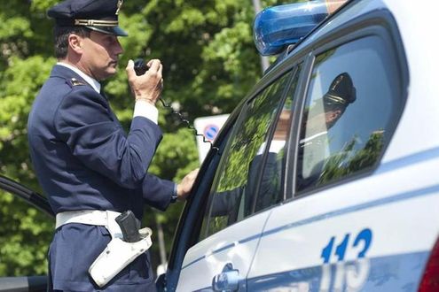 Vasta operazione della polizia in Toscana e in Abruzzo contro un’organizzazione di estrema destra: 25 perquisizioni