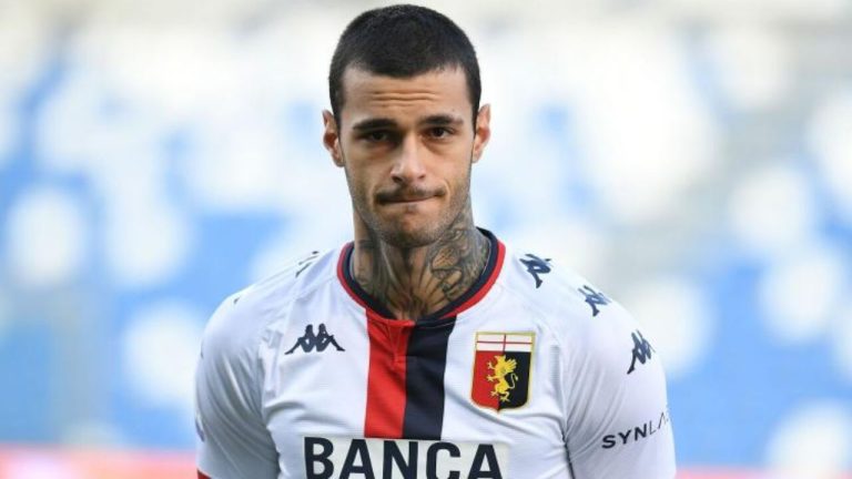 Trigoria, il padre di un ex tesserato giallorosso si è introdotto all’interno del centro sportivo con una spranga: è stato denunciato dalla polizia