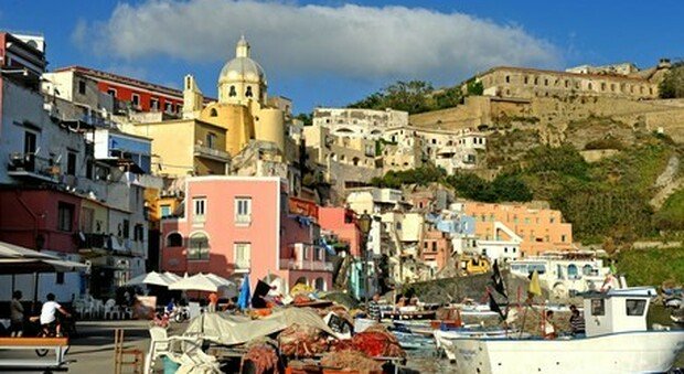 Procida: completata la vaccinazione di tutti i residenti: ora l’isola è “Covid free”