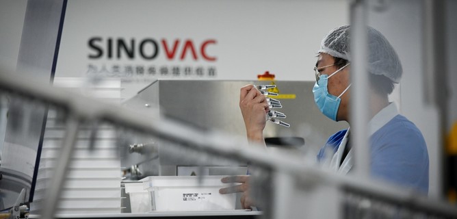 Coronavirus, l’Oms ha dato il via libera al vaccino cinese “Sinovac”