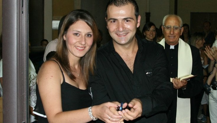 Gela, parla il marito dell’insegnante morta dopo la vaccinazione: “Nelle perizie c’è il nesso di causalità tra la somministrazione del vaccino e la morte di mia moglie”