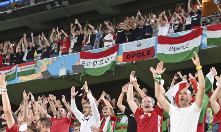 Calcio, l’Uefa ha aperto un’inchiesta sui cori omofobi in Germania-Ungheria