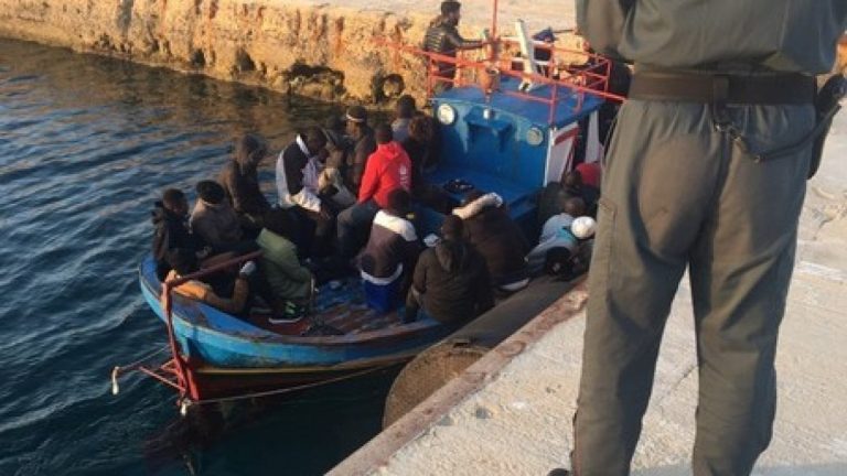 Lampedusa, sbarchi di migranti nell’isola per un totale di 208 persone