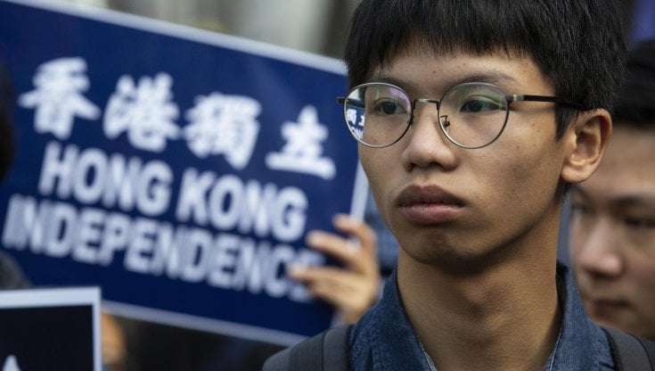 Hong Kong: arrestati due attivisti che avevano commemorato la repressione di piazza Tienanmen a Pechino