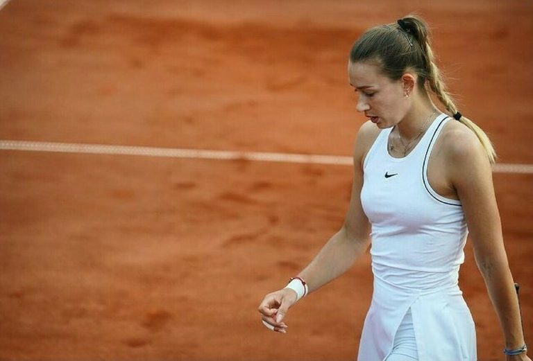 Tennis, colpo di scena al Roland Garros: fermata la tennista russa Yana Sizikova per un giro di scommesse truccate