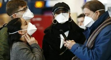 Coronavirus, in Francia verrà revocato l’obbligo delle mascherine all’aperto