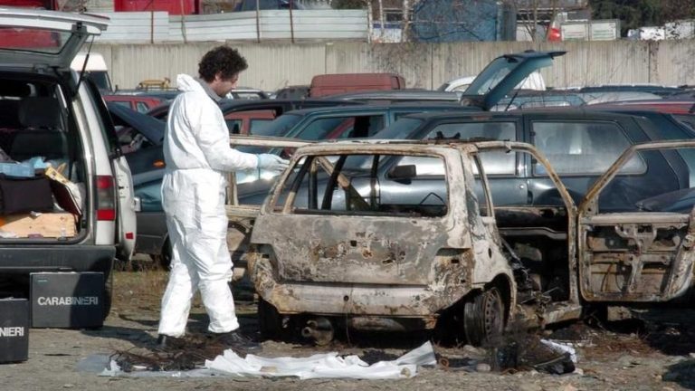 Gassino (Torino), rinvenuto cadavere carbonizzato dentro un’auto