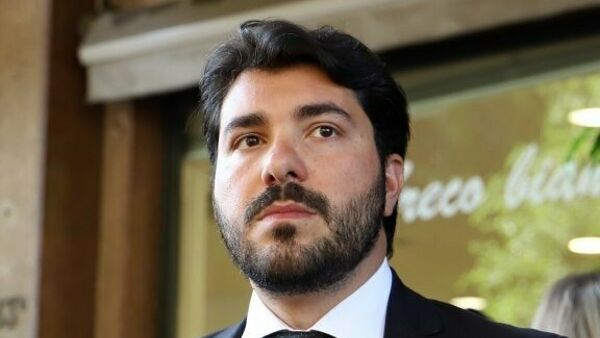 M5S, il deputato Davide Aiello denuncia: “Sono stato vittima di una vile aggressione fisica avvenuta nei miei confronti nella piazza Matrice di Casteldaccia”