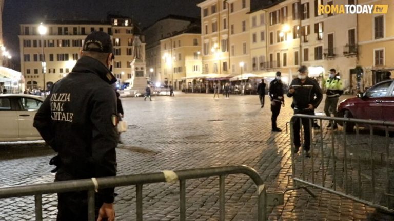 Campo de’ Fiori: transennata la piazza ieri sera per i troppi assembramenti