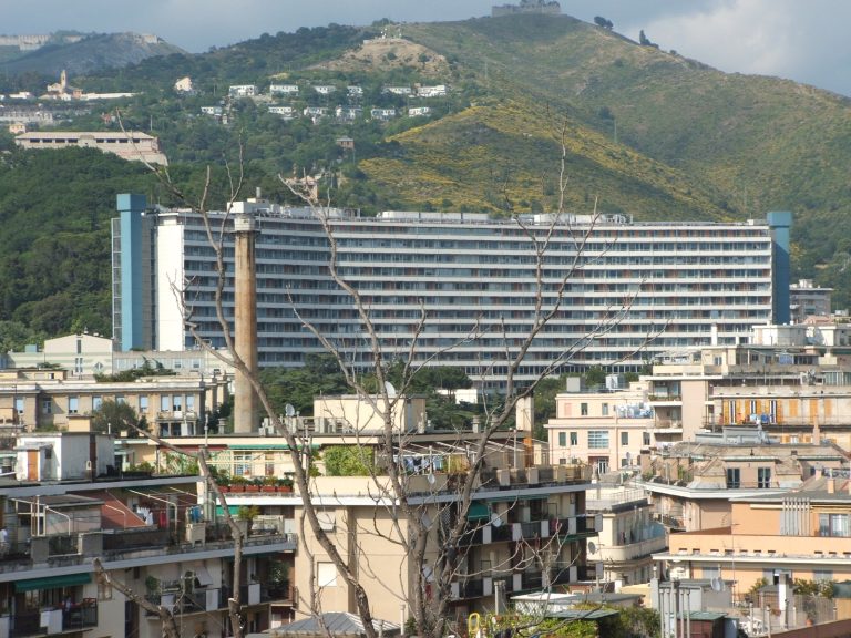Genova, sempre gravi le condizioni della 18enne colpita da trombosi dopo il vaccino