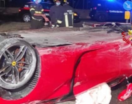 Serdiana (Cagliari): una Ferrari esce di strada, si ribalta e danneggia una condotta del gas: ferite le due persone a bordo
