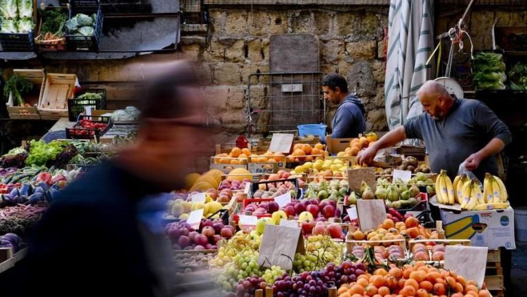 Effetto coronavirus, crollo dei consumi in Europa nel 2020: persi 126 miliardi di euro