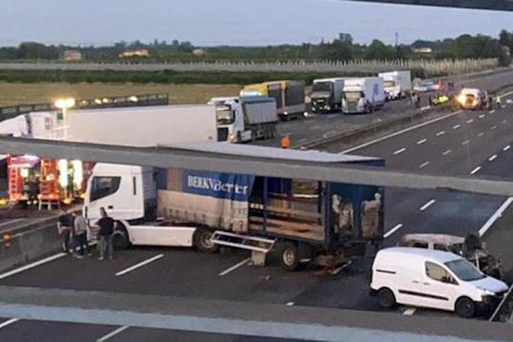 San Cesario (Modena), assalto ad un portavalori: dopo spari ed esplosioni banditi in fuga