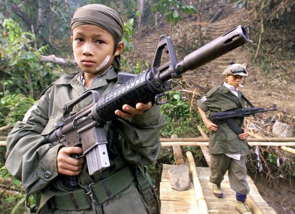 Birmania, l’allarme dell’Onu: fermare il traffico di armi nel Paese