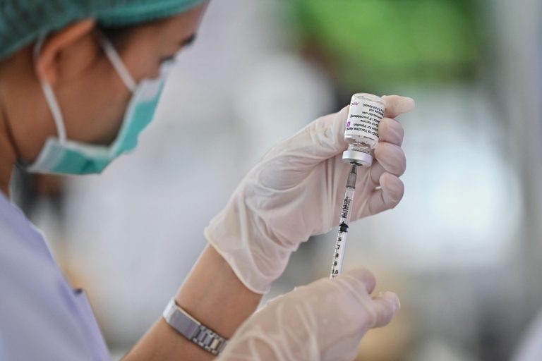 Palermo, finge di somministrare il vaccino a dei no vax: arrestata infermiera di 58 anni