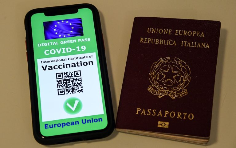 A Roma e a Genova scoperti certificati falsificati del Green pass