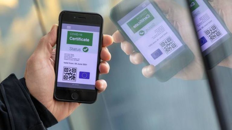 Covid, i tamponi non bastano per avere la certificazione del Green pass