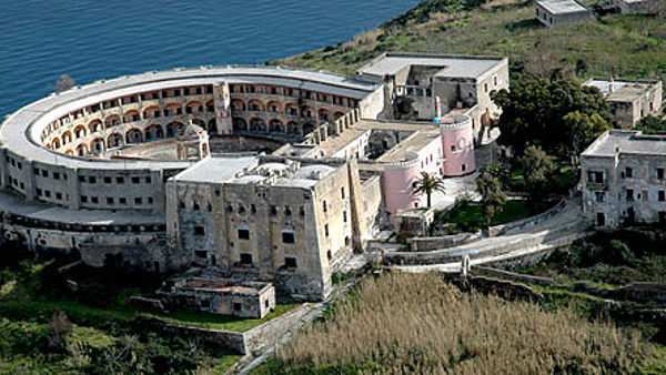 Pare oggi il concorso internazionale di progettazione per l’ex carcere borbonico nell’isola di Santo Stefano di Ventotene