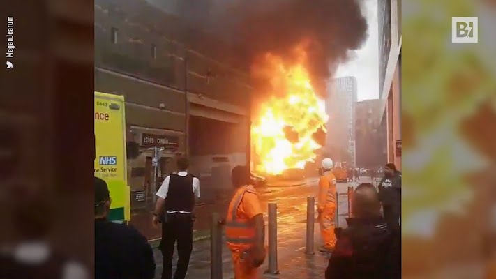 Londra, grosso incendio alla stazione di Elephant and Castle