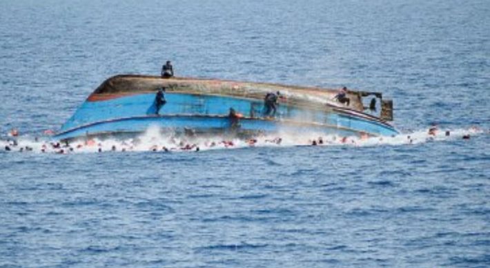 Lampedusa, si ribalta un barcone: sette migranti morti e altri 9 dispersi. Salvate 46 persone