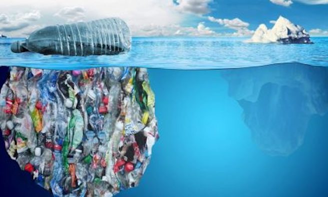 Giornata mondiale degli Oceani: acque sempre più calde e inquinate dalle microplastiche
