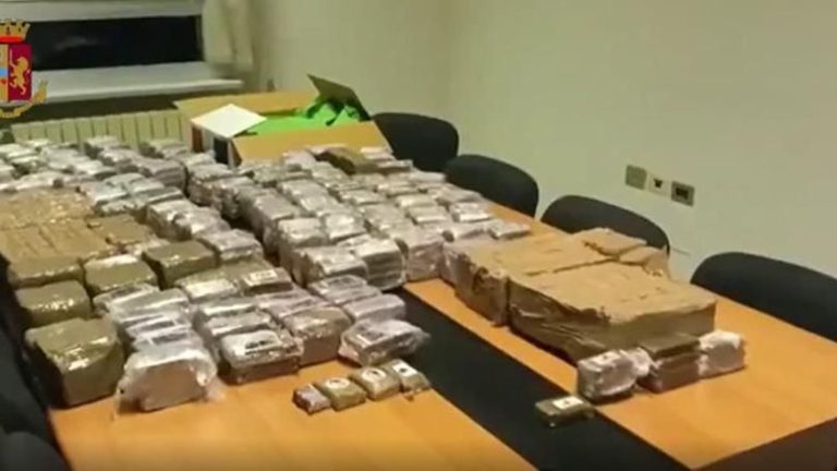 Torino, la Squadra Mobile sequestra 300 chili di hashish e marijuana