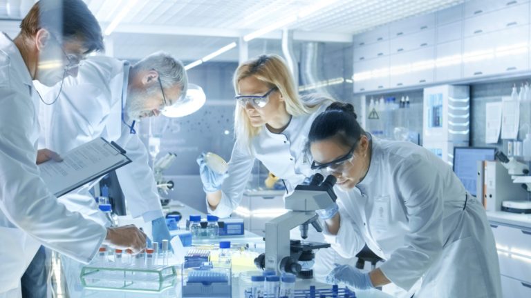 Unesco: le donne rappresentano ancora una minoranza nell’ambito della ricerca scientifica, costituendo circa un terzo dei ricercatori a livello mondiale