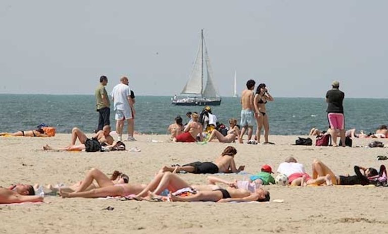 Coronavirus, da stamane tutte le regioni sono zone bianche. Pesa l’incognita per la variante Delta