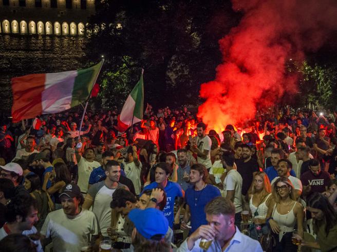 Euroepi, incidenti a Milano in piazza Duomo: 15 persone ferite tra cui un 21enne grave