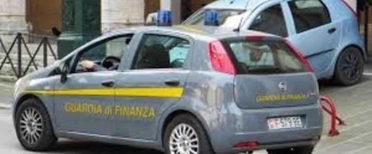 Partinico (Palermo), compravano yacht, auto di lusso e ville grazie agli illeciti commessi nel settore dei rifiuti: tre persone in manette