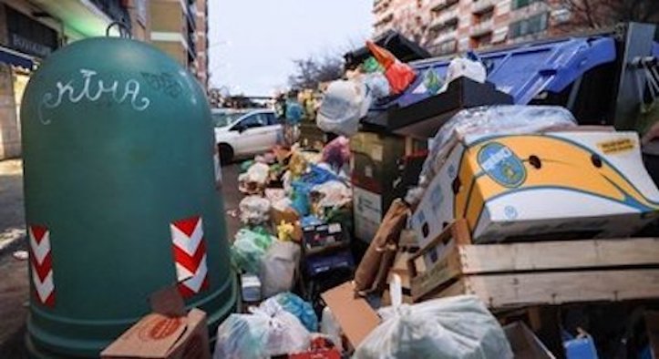 Emergenza rifiuti, niente discariche nella Capitale. Avanza l’ipotesi di un sito a Magliano Romano