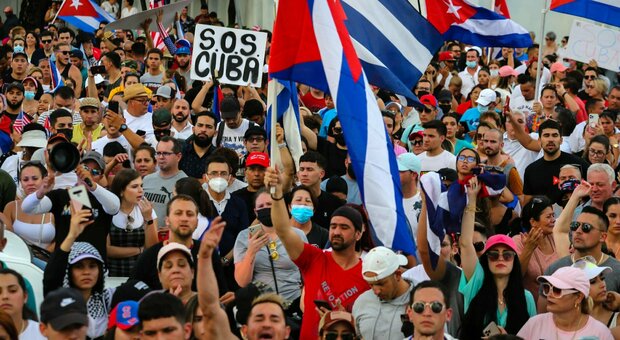 Cuba, il popolo in rivolta contro il comunismo. E’ la prima volta dal 1959