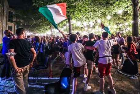 Avellino, colpi di arma da fuoco durante i festeggiamenti per la vittoria dell’Italia: ferite due persone