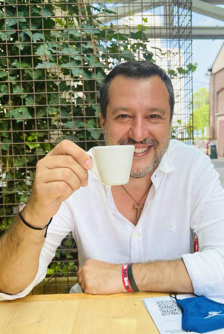 Milano, Matteo Salvini si è vaccinato