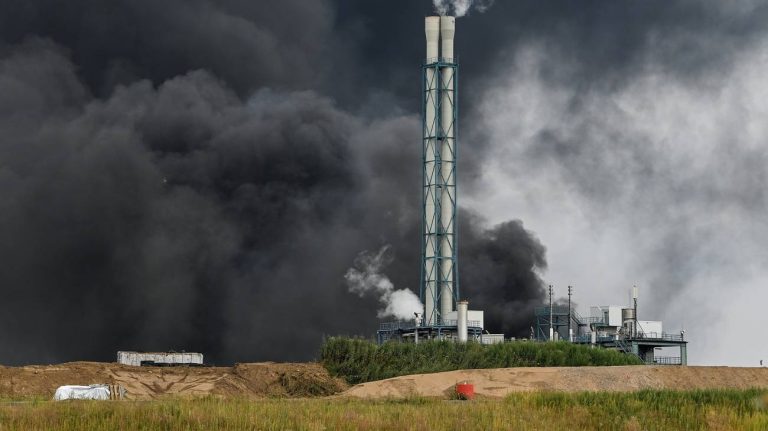 Germania, esplosione nel parco industriale di Leverkusen: disperse cinque persone