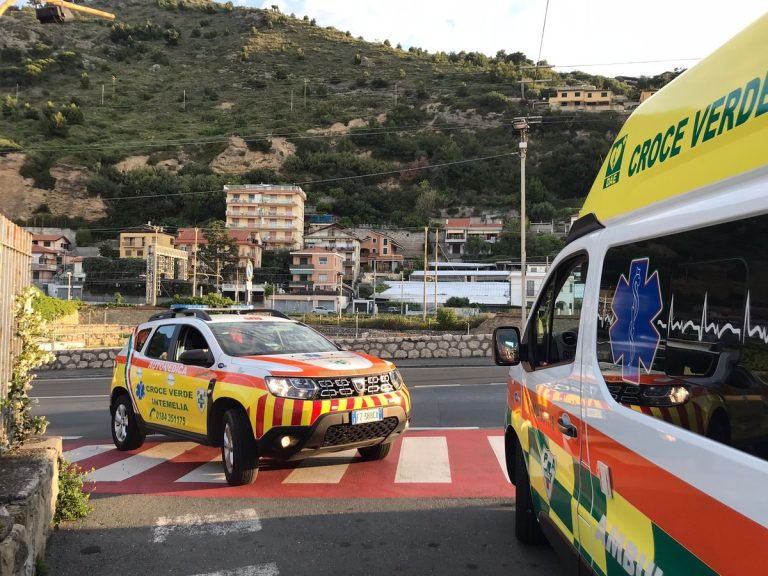 Ventimiglia, migrante cade dal tetto di una casa vicino al valico frontaliero