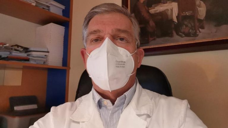 Udine, il presidente dell’Ordine dei Medici ha sospeso i colleghi “no vax”