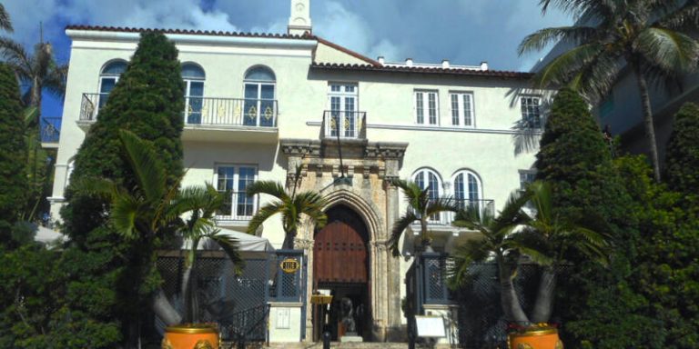 Usa, sono stati trovati due cadaveri nella villa appartenuta a Gianni Versace a Miami dove fu ucciso nel 1997