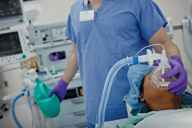 Covid, l’allarme degli anestesisti: “Ci troviamo anche in Italia di fronte al piede iniziale di una quarta ondata”