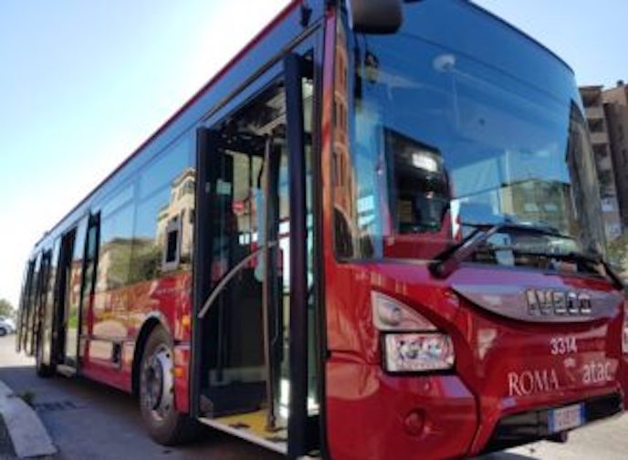 A Roma dal 6 dicembre le forze dell’ordine effettueranno i controlli del Green pass di passeggeri del trasporto pubblico locale