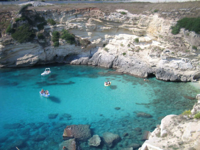 Baia dei Turchi (Otranto), morti due giovani dopo una caduta dalla scogliera