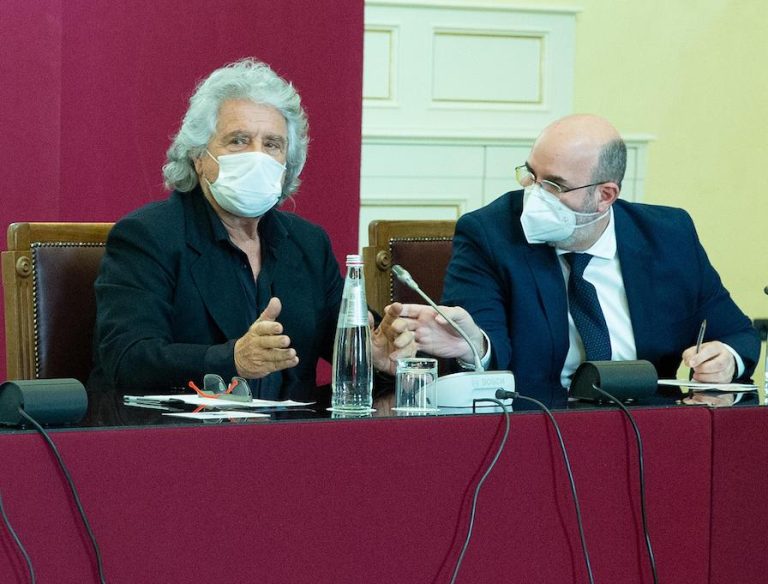 Caos M5S, Vito Crimi “sfida” Grillo: il voto per il Comitato direttivo sulla piattaforma SkyVote