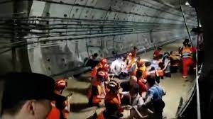 Emergenza maltempo in Cina: 25 le vittime di cui 12 morte sotto la metro di Zgengzhou. 300mila persone evacuate