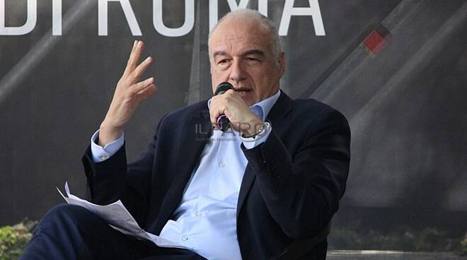 Covid, parla il candidato del centrodestra Enrico Michetti: “Non posso invitare qualcuno alla somministrazione”