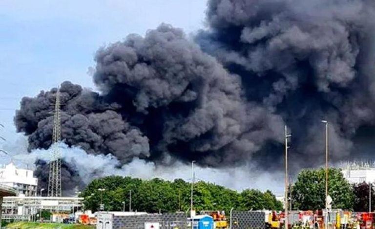 Germania, sale il bilancio dell’esplosione al parco chimico di Leverkusen: due morti e 16 feriti