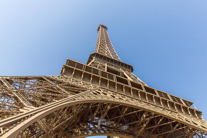 Parigi, riapre ai turisti la Torre Eiffel: era chiusa dallo scorso ottobre