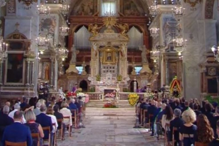 Alla Chiesa di Santa Maria in Ara Coeli l’ultimo saluto alla mitica Raffaella Carrà