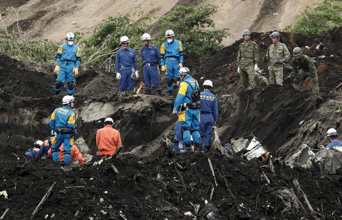 Giappone, almeno 19 dispersi in una frana nella zona di Shizuoka