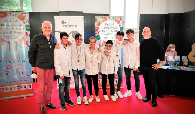 Gli ex studenti dell’Alpi di Ladispoli tornano a brillare al XV festival di Chitarra a Fiuggi